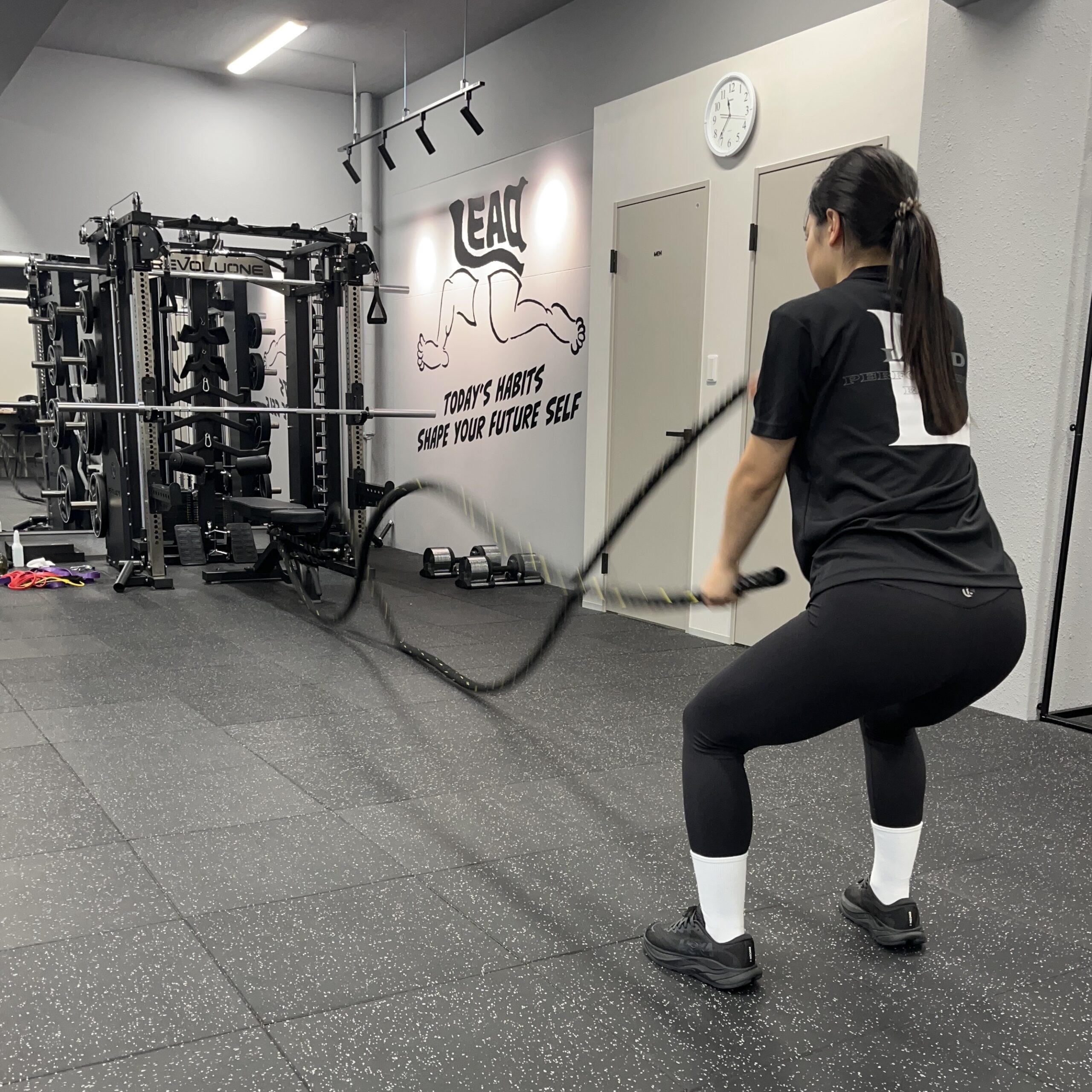 🪢 【バトルロープの効果】茨木市で脂肪燃焼したい方に人気のトレーニング｜LEAD PERFORMANCE BASE
